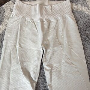 Cream compression leggings